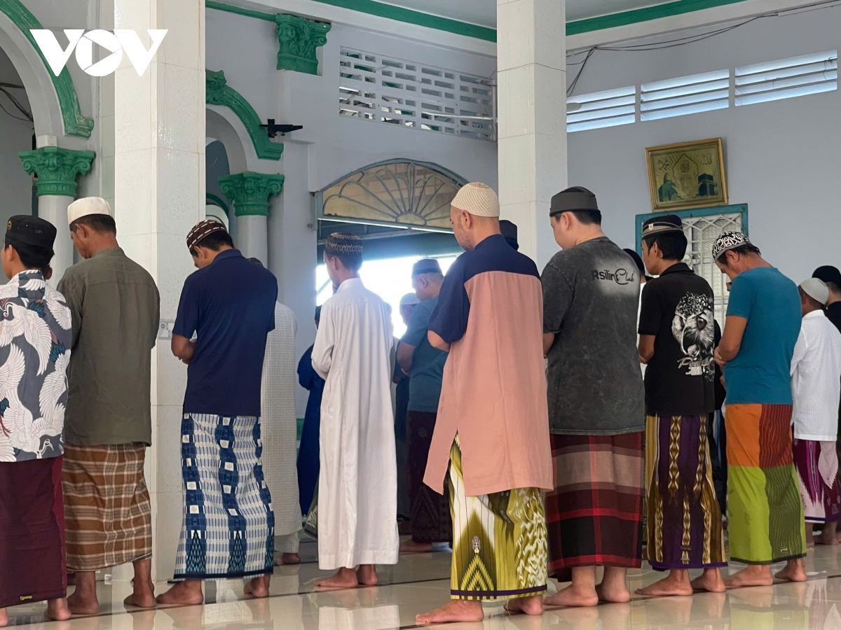 Dong bao cham chau phong vung niem tin vao Dang hinh anh 1