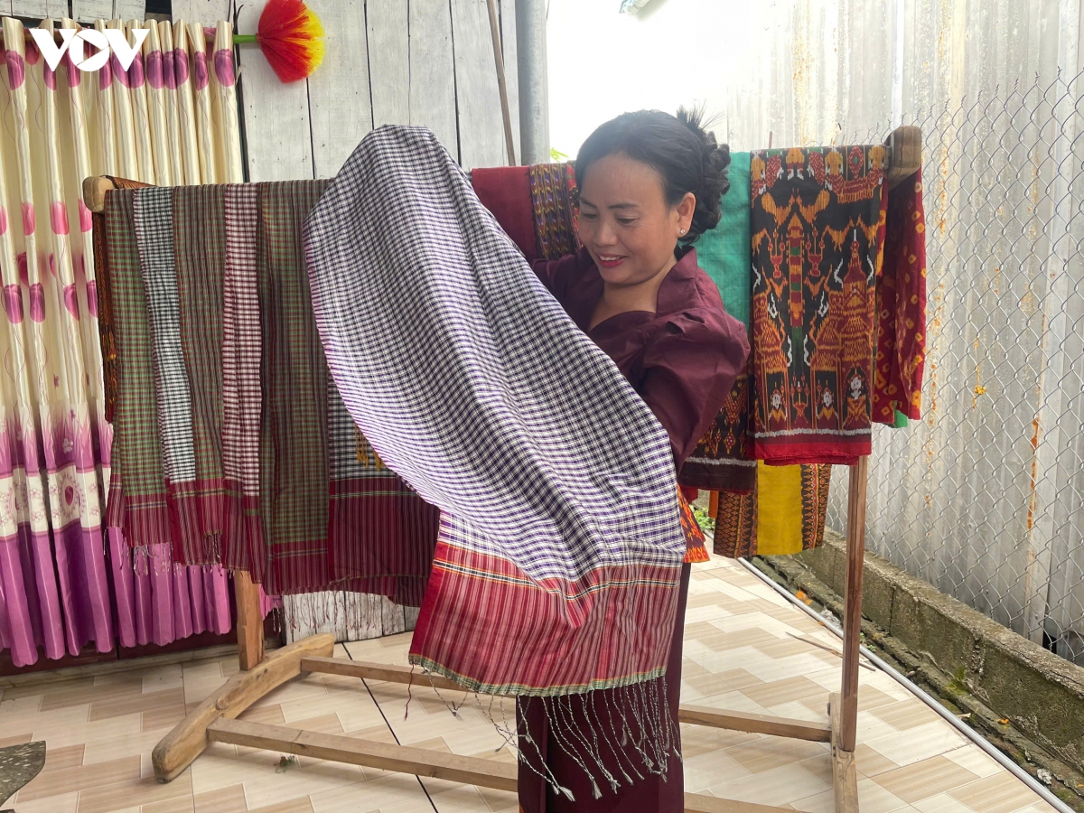 lang det khmer vung tin theo Dang trong hanh trinh 50 nam thong nhat dat nuoc hinh anh 2