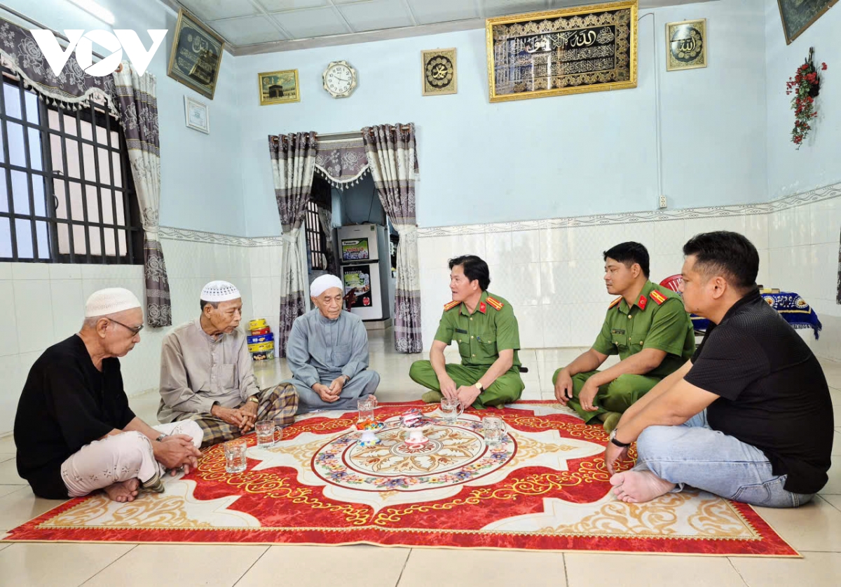 Dong bao cham chau phong vung niem tin vao Dang hinh anh 4