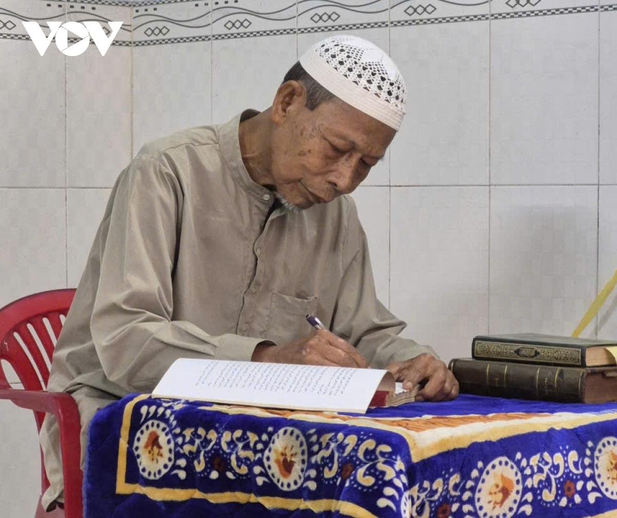 Dong bao cham chau phong vung niem tin vao Dang hinh anh 2