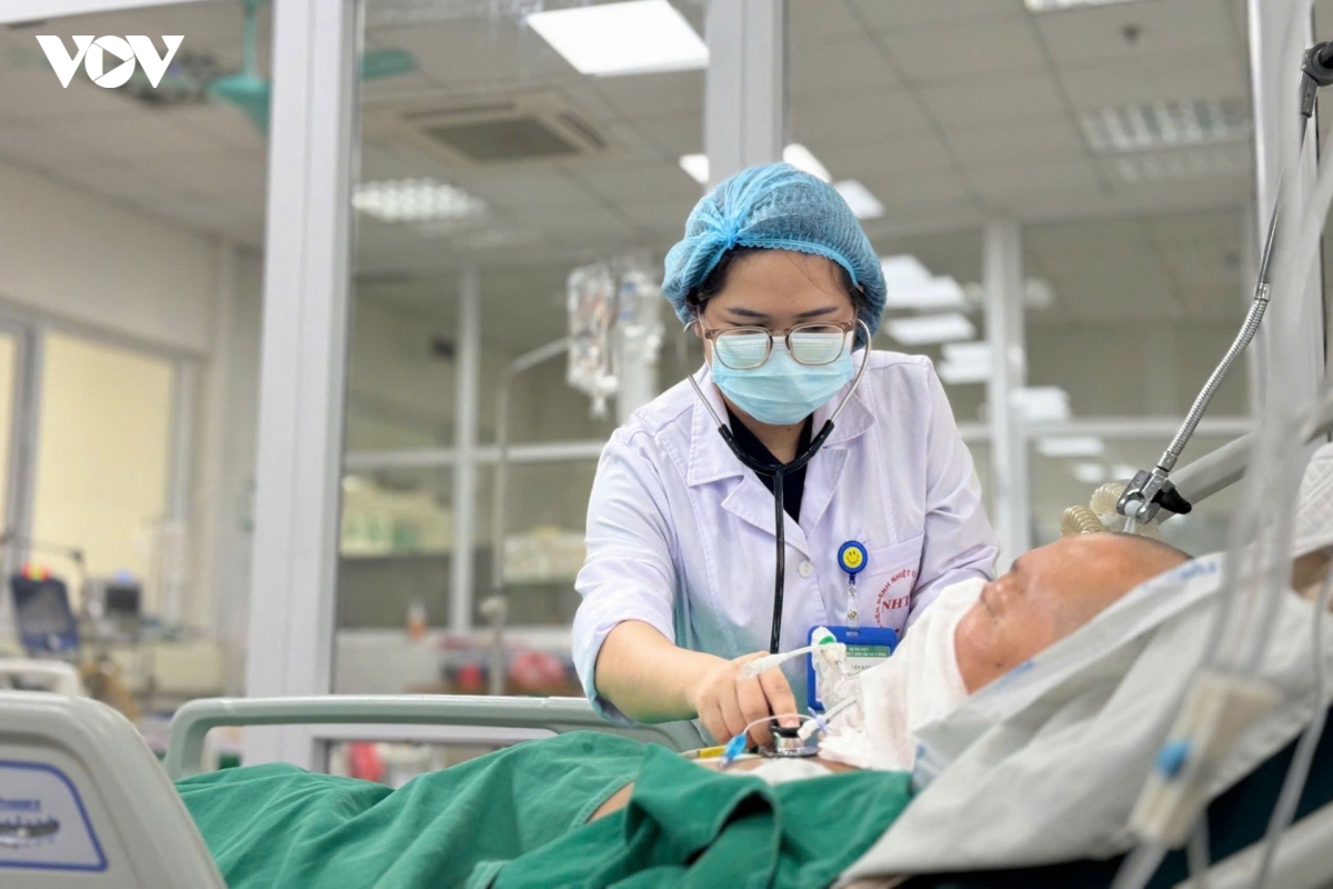 nguoi dan ong tro ve tu thai lan mang theo vi khuan tu than hinh anh 1