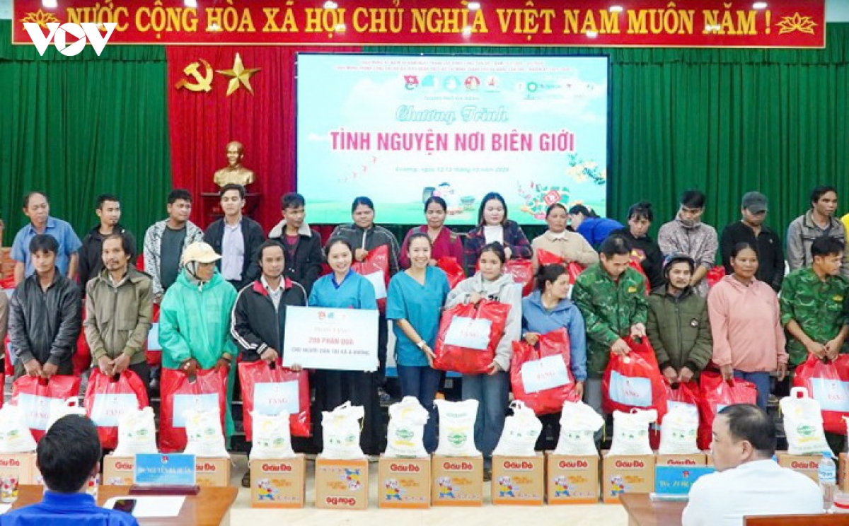 chuong trinh tinh nguyen mua dong den voi nguoi dan xa bien gioi a vuong hinh anh 1