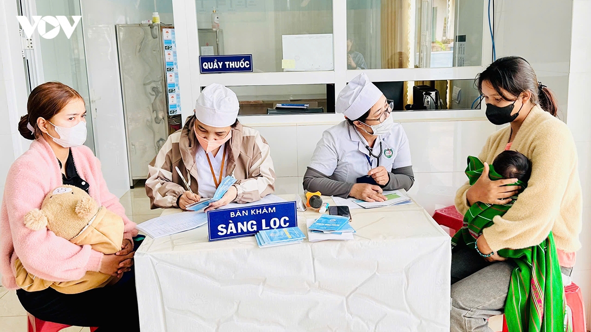 canh tay noi dai cham soc suc khoe buon lang dan toc thieu so gia lai hinh anh 1