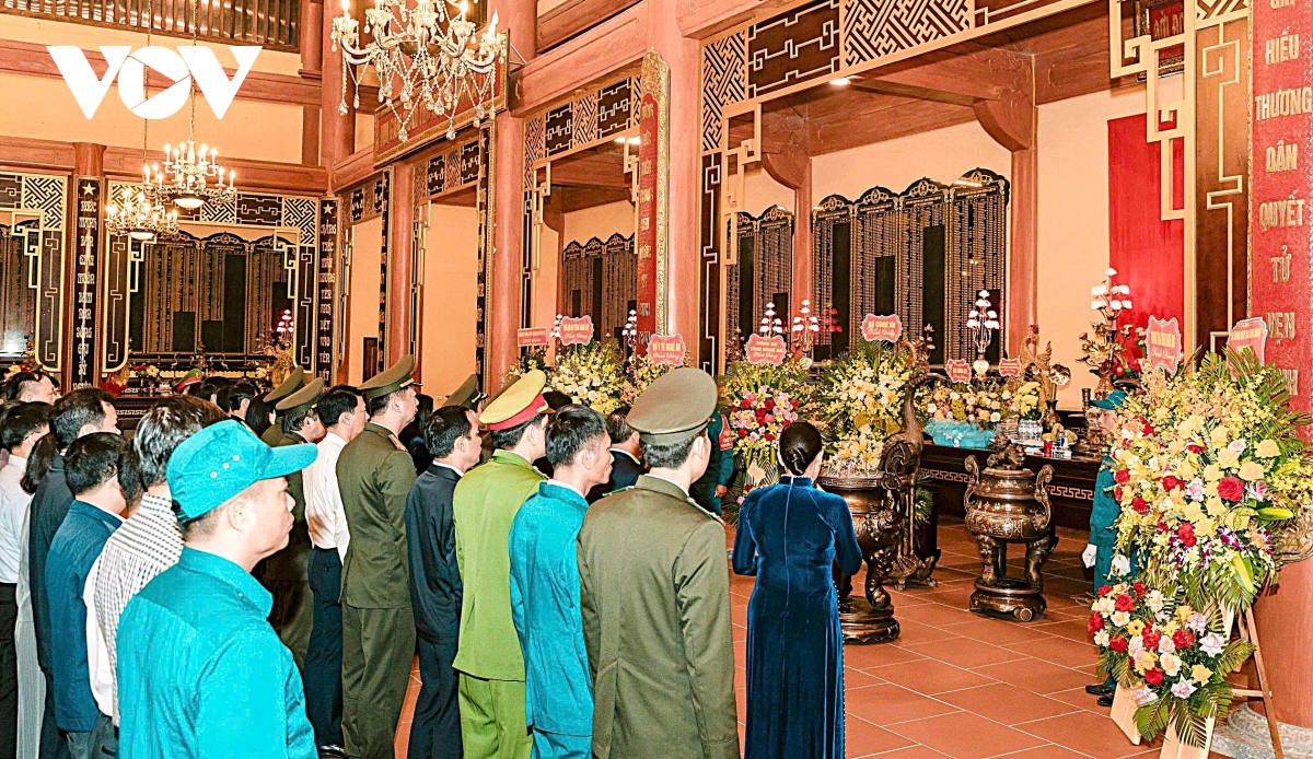 Nghệ An: Dâng hương tại đền thờ và nghĩa trang liệt sỹ Yên Thành