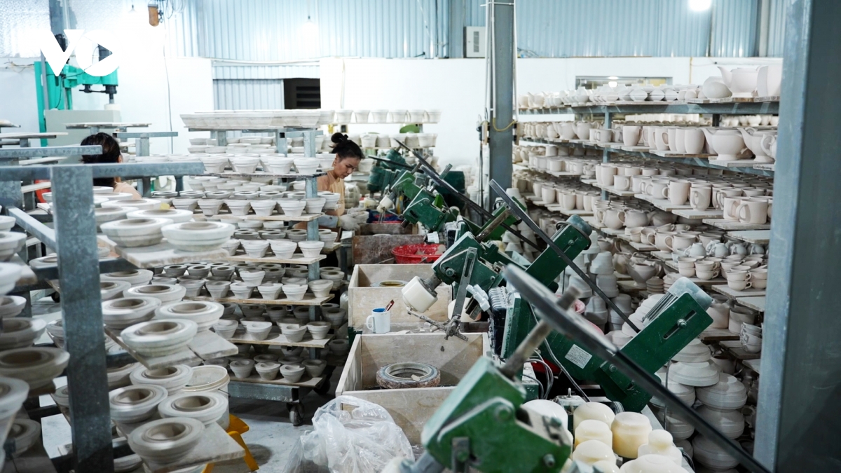 xanh hoa san xuat, lang gom bat trang but pha ve hieu qua kinh te hinh anh 3