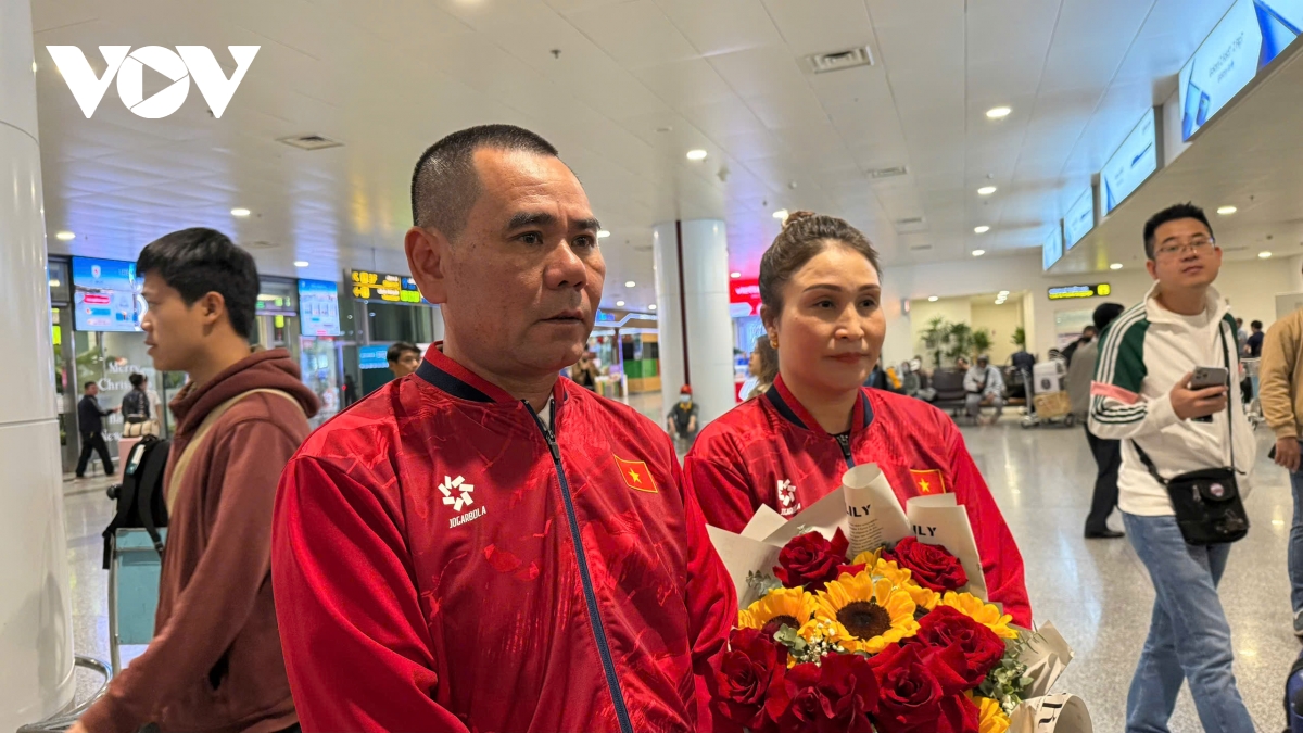 Người hùng U22 Việt Nam nhận tình cảm đặc biệt ngày trở về sau HCV SEA Games 33