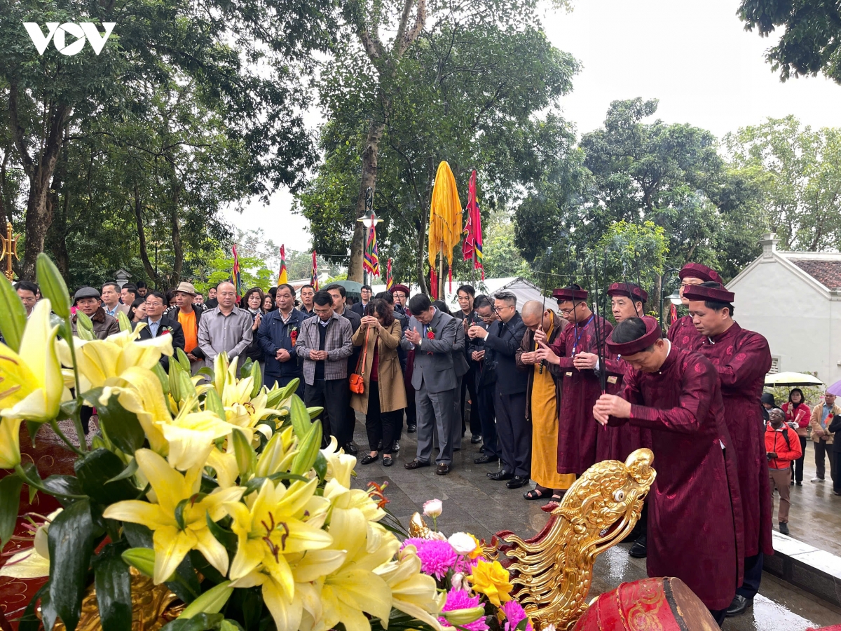 dang huong tri an Duc thanh tan vien son tai ba vi, ha noi hinh anh 2