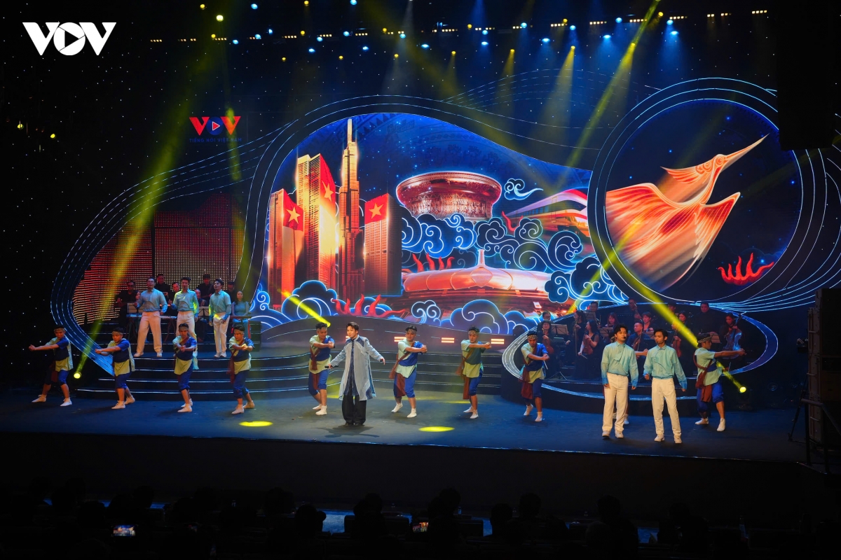 toan canh chuong trinh nghe thuat voi Dang ven toan niem tin yeu cua vov hinh anh 12