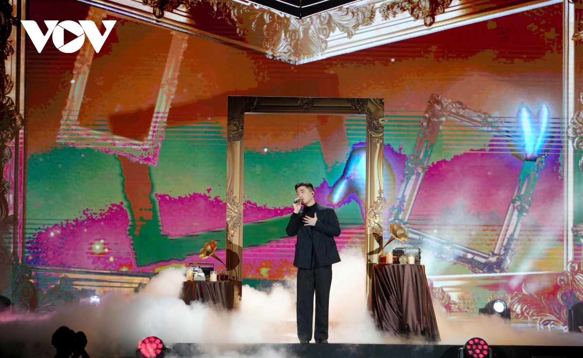 soobin roi san khau, xuong khan phong om fan khien ai cung tan chay hinh anh 5
