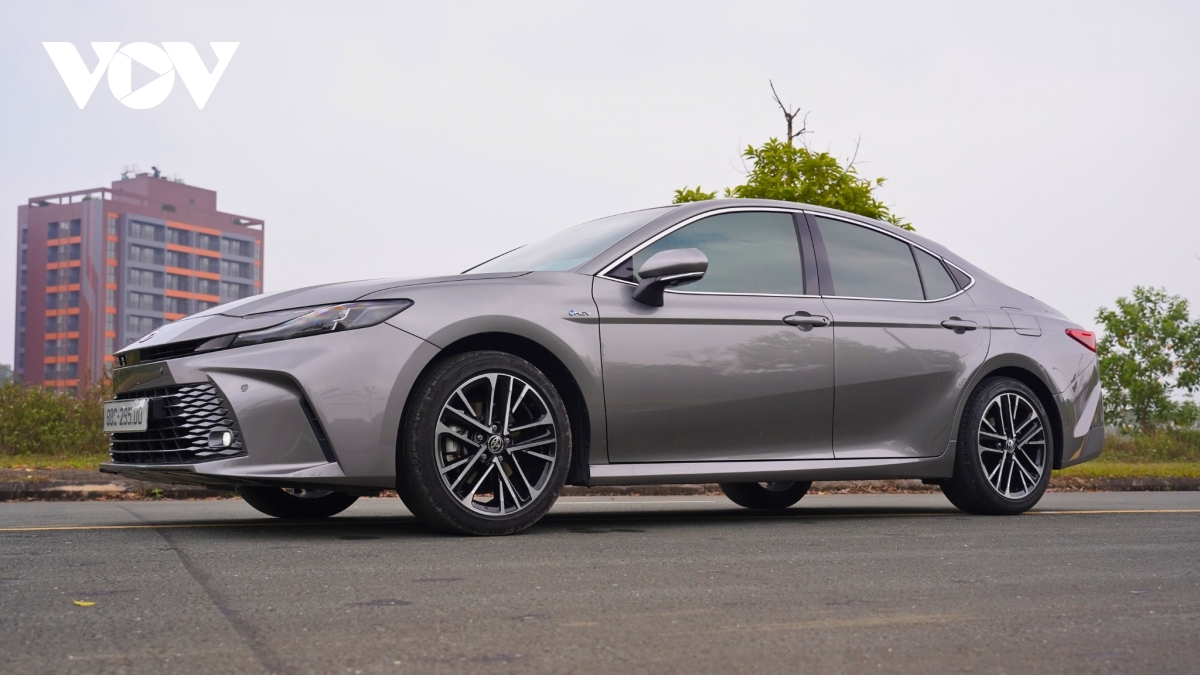 toyota camry 2.5 hev, sedan hang d cua nhung gia tri su dung lau dai hinh anh 3