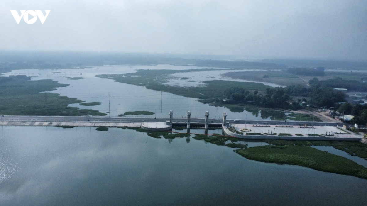 ho thuy loi tha la vao xuan hinh anh 9