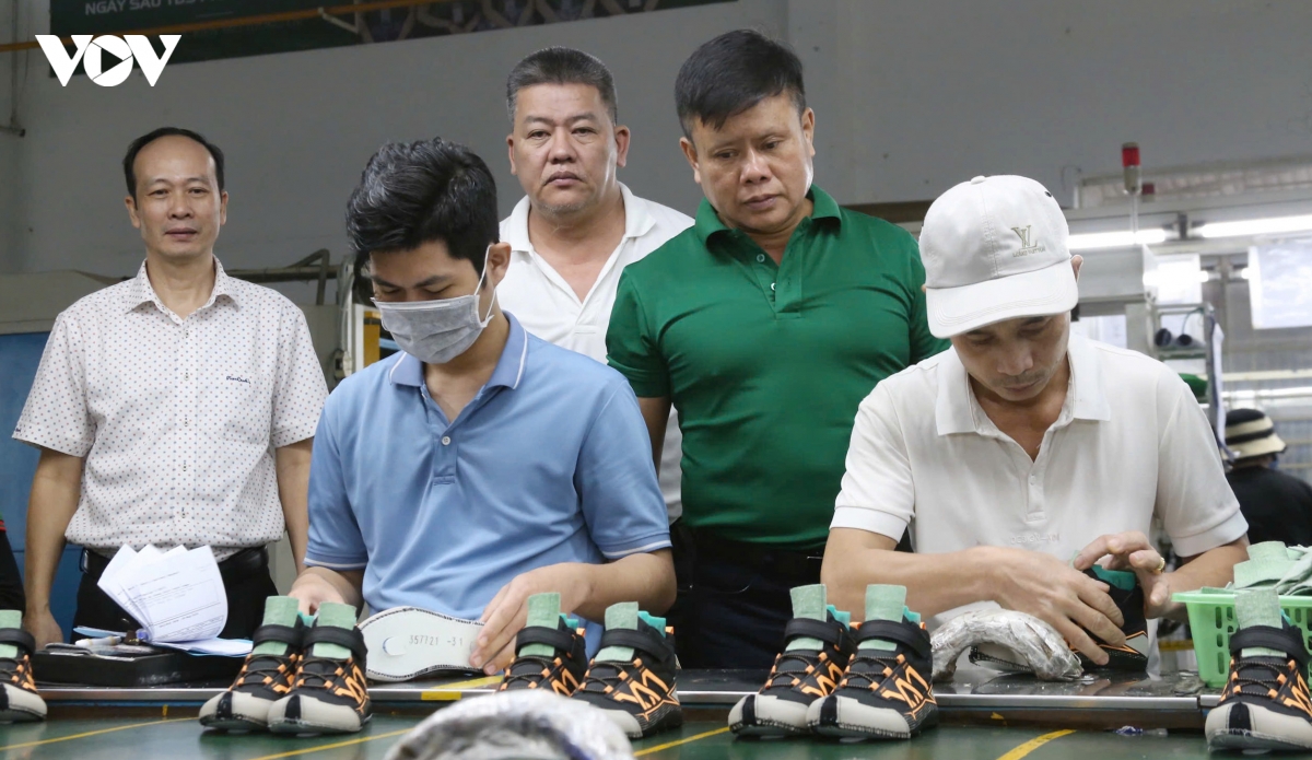 doanh nghiep tang toc tuyen dung lao dong dip can tet nguyen dan binh ngo hinh anh 1
