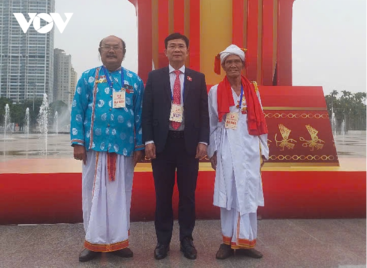 Dong bao cham ky vong vao quyet sach cua Dai hoi Dang hinh anh 3