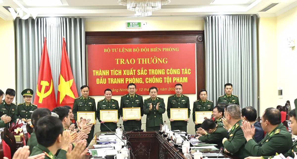 bo doi bien phong quang ninh triet pha hang loat duong day buon lau hinh anh 3