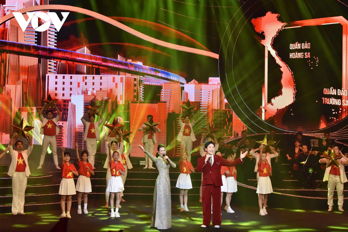 cam xuc dang trao trong voi Dang ven toan niem tin yeu huong toi Dai hoi xiv hinh anh 16