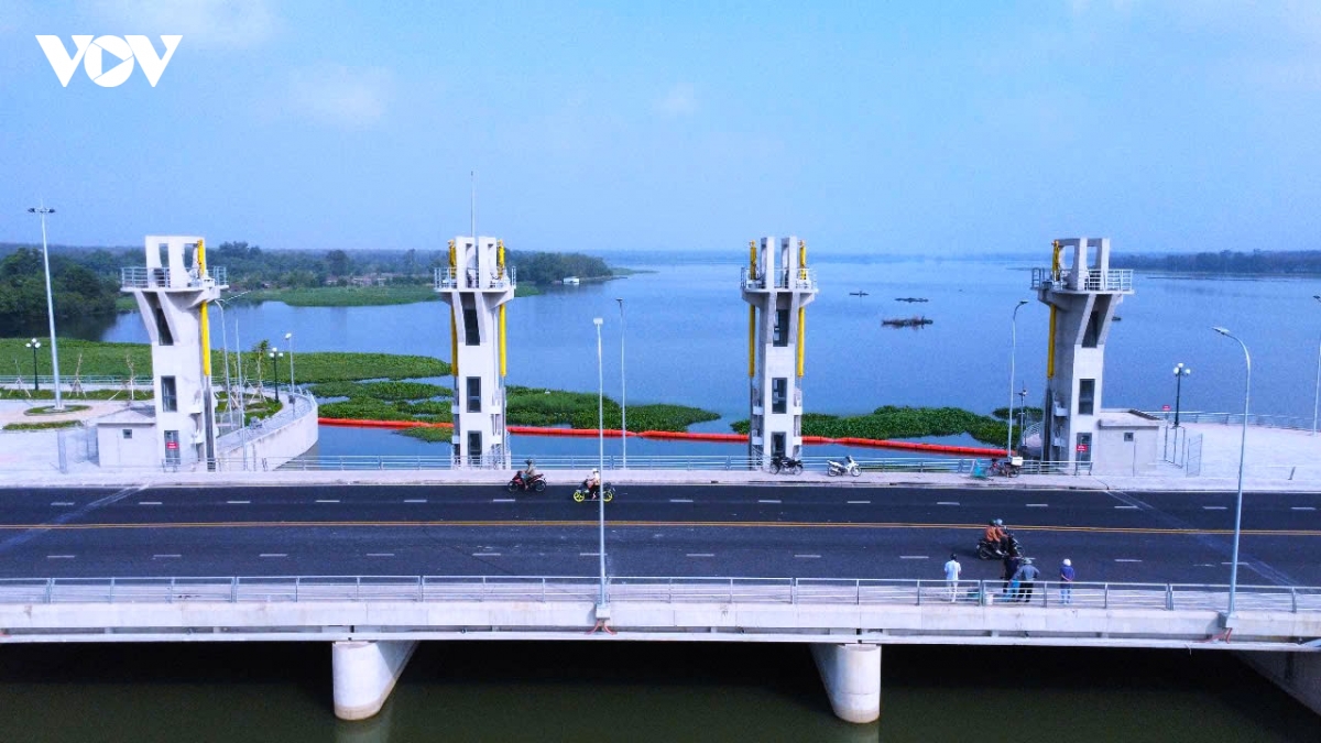 ho thuy loi tha la vao xuan hinh anh 3