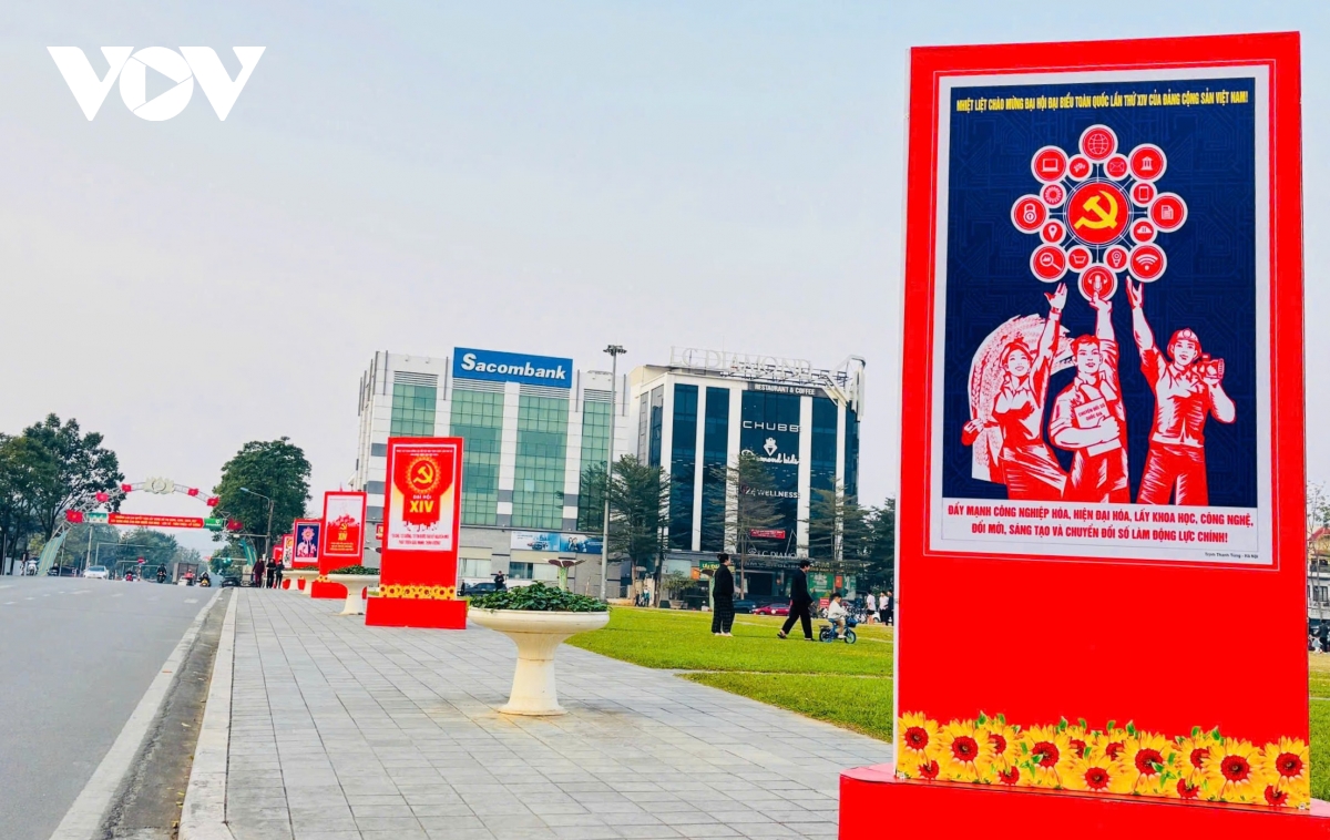 tu pho thi den vung cao, lao cai trang hoang ruc ro chao mung Dai hoi xiv hinh anh 2