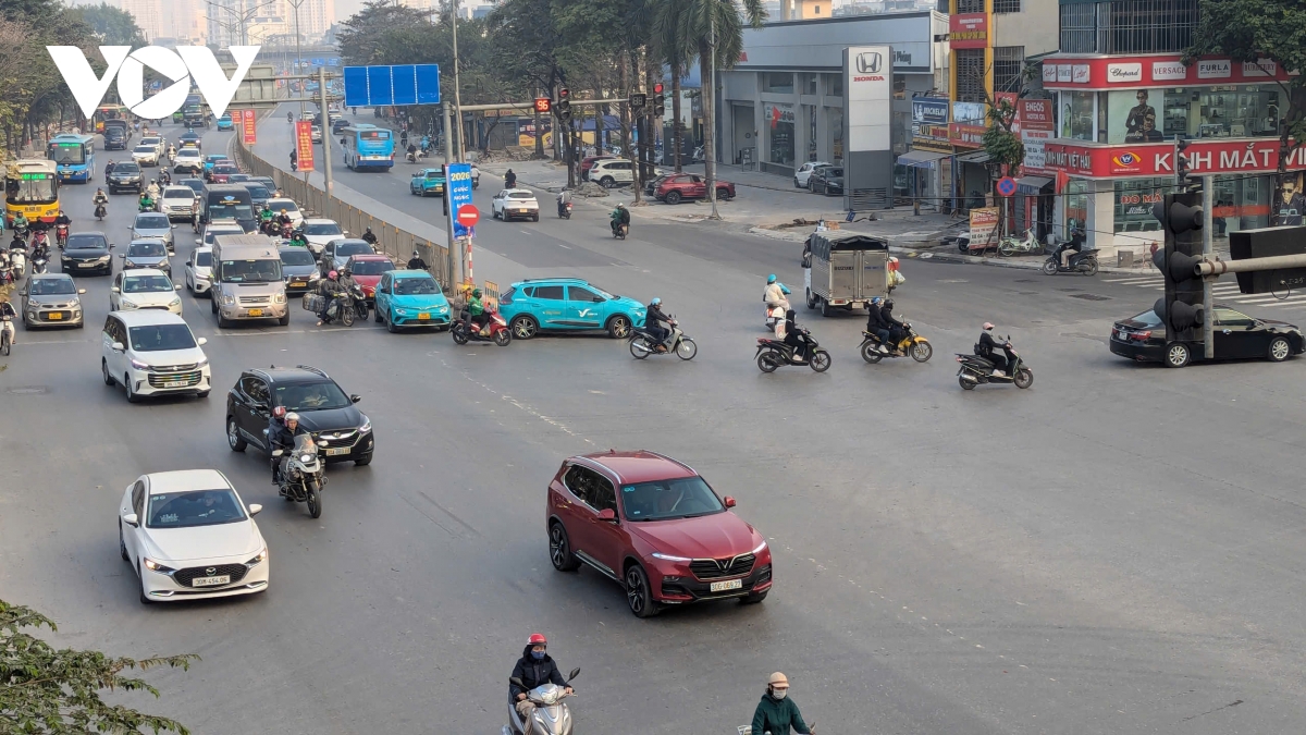 Đường phố Hà Nội vắng vẻ, thông thoáng khác hẳn cảnh ùn tắc thường ngày