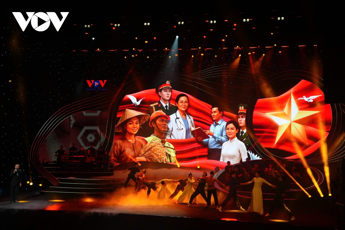 cam xuc dang trao trong voi Dang ven toan niem tin yeu huong toi Dai hoi xiv hinh anh 11