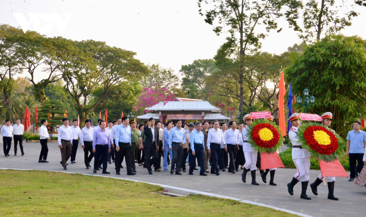 chu tich quoc hoi dang huong, vieng cu pho bang nguyen sinh sac hinh anh 1