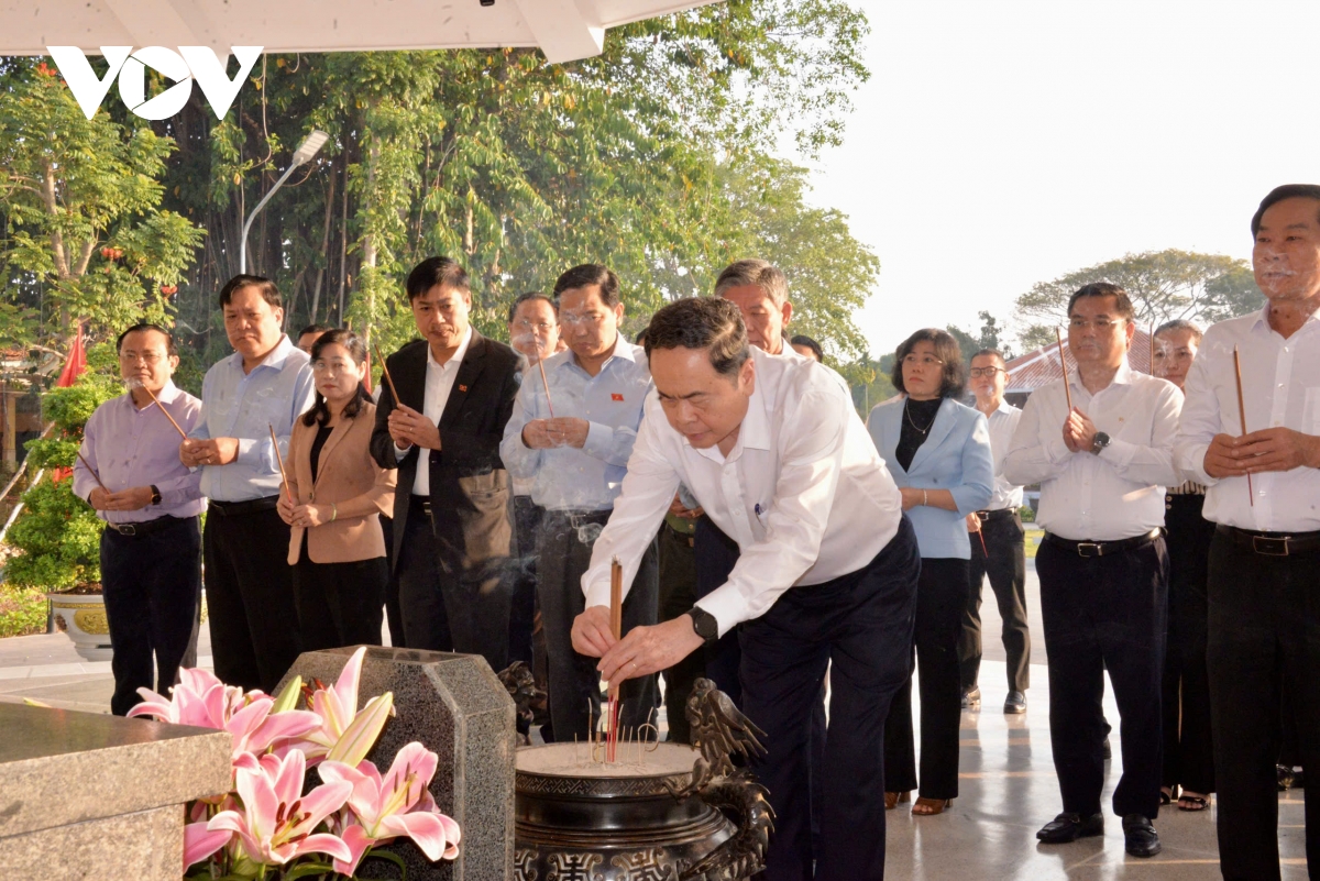 chu tich quoc hoi dang huong, vieng cu pho bang nguyen sinh sac hinh anh 3