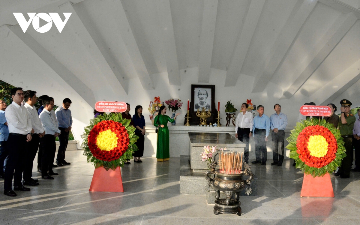 chu tich quoc hoi dang huong, vieng cu pho bang nguyen sinh sac hinh anh 5