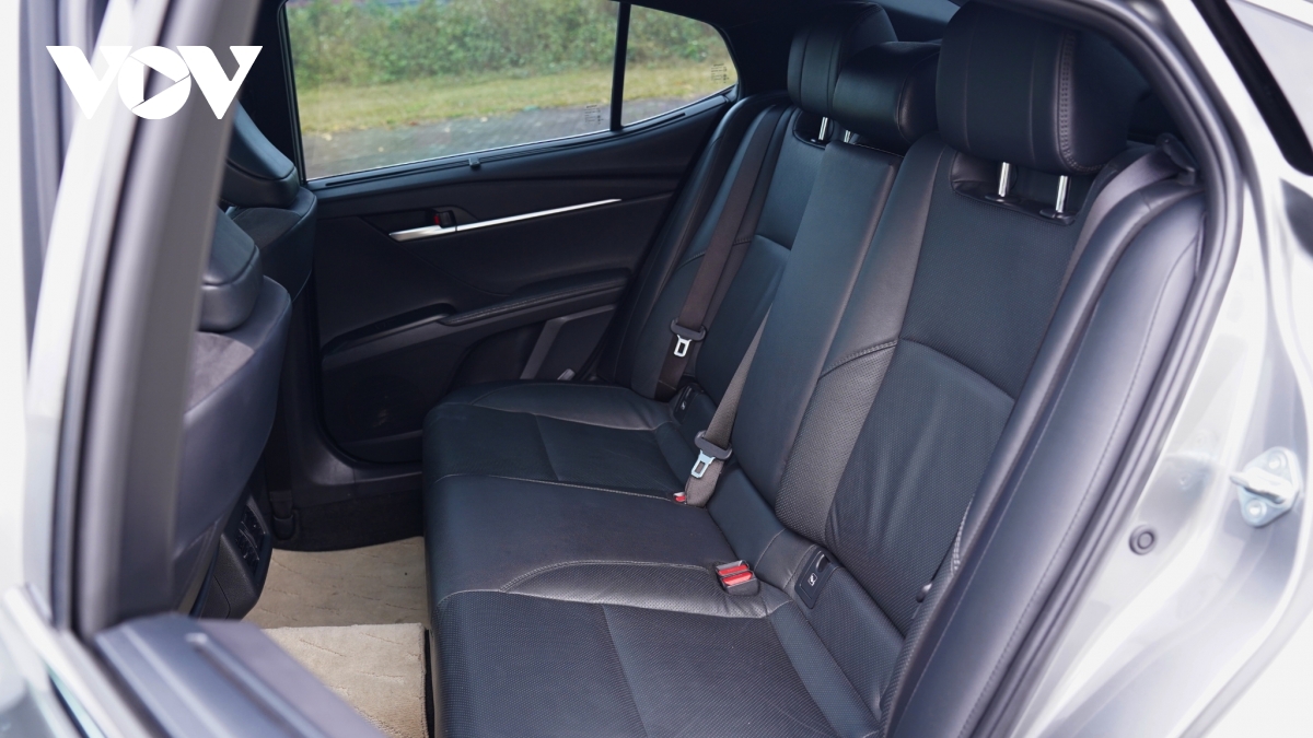 toyota camry 2.5 hev, sedan hang d cua nhung gia tri su dung lau dai hinh anh 6
