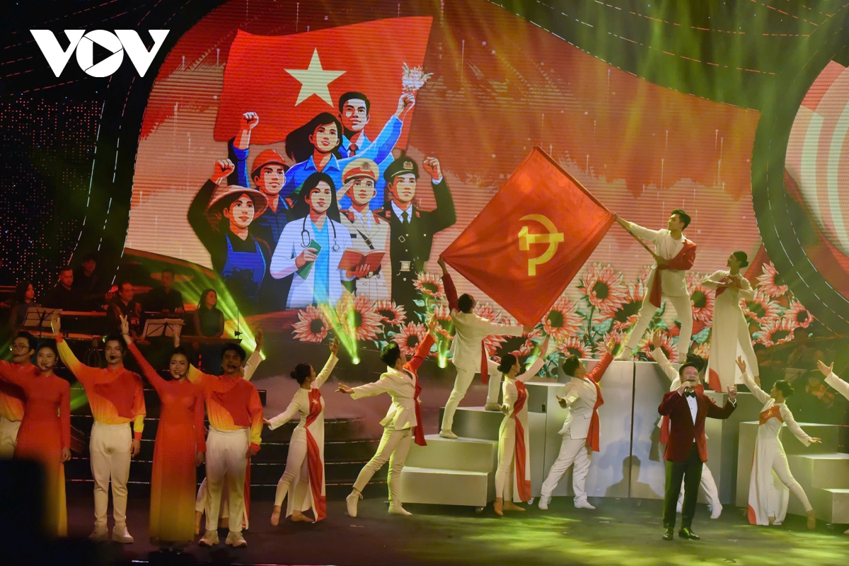 cam xuc dang trao trong voi Dang ven toan niem tin yeu huong toi Dai hoi xiv hinh anh 13