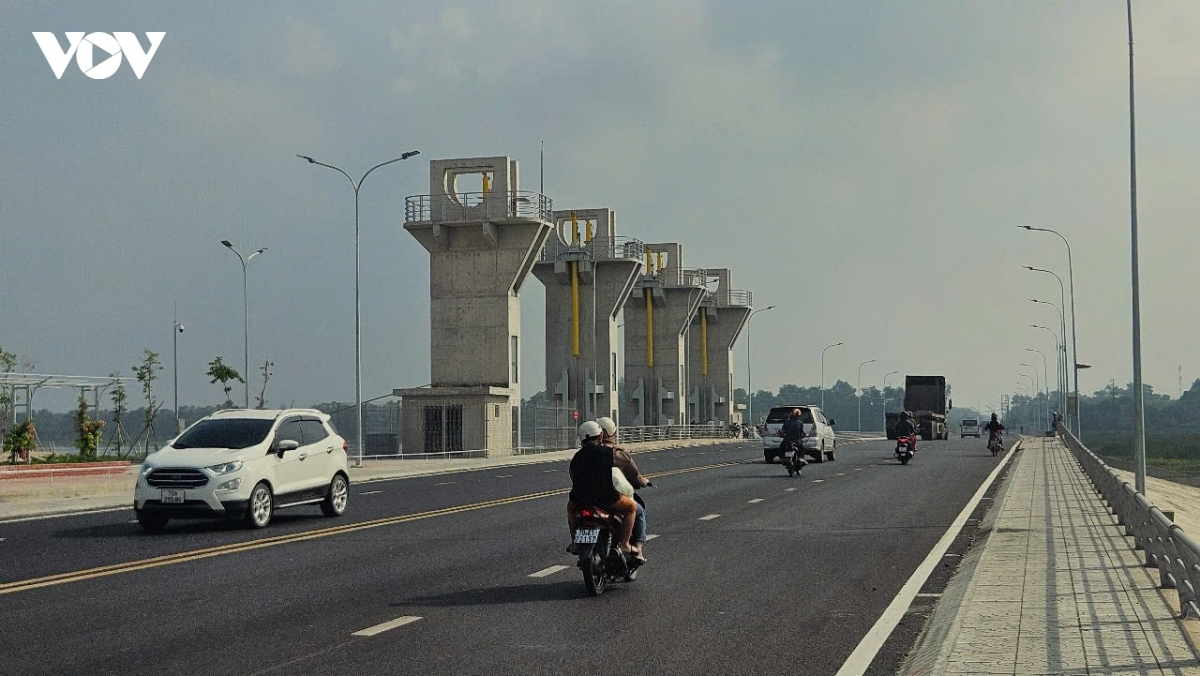 ho thuy loi tha la vao xuan hinh anh 4