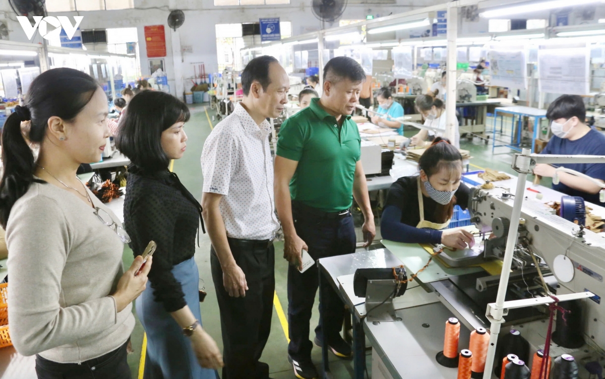 doanh nghiep tang toc tuyen dung lao dong dip can tet nguyen dan binh ngo hinh anh 3