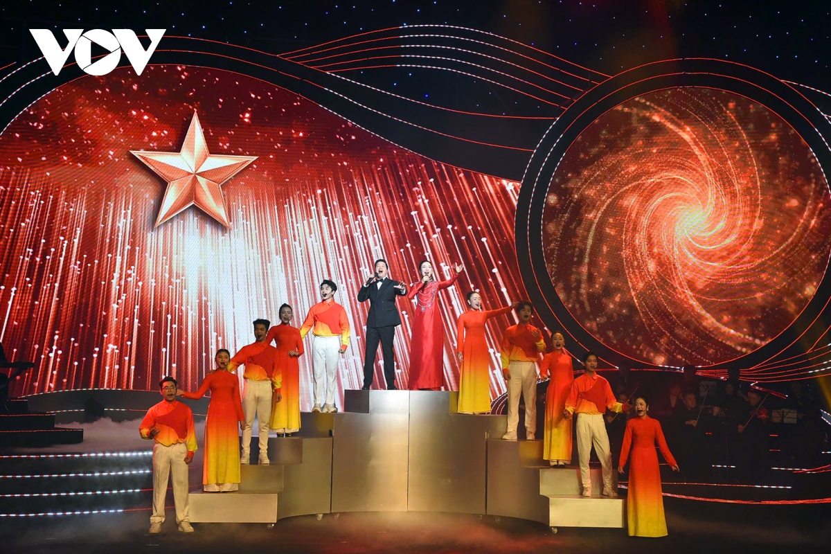 cam xuc dang trao trong voi Dang ven toan niem tin yeu huong toi Dai hoi xiv hinh anh 14