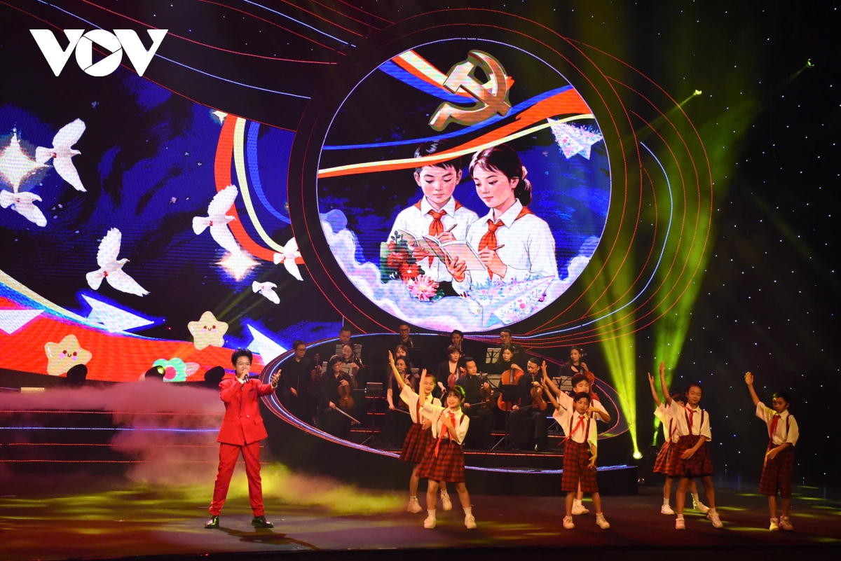 cam xuc dang trao trong voi Dang ven toan niem tin yeu huong toi Dai hoi xiv hinh anh 5