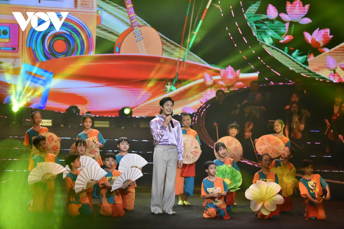 cam xuc dang trao trong voi Dang ven toan niem tin yeu huong toi Dai hoi xiv hinh anh 7