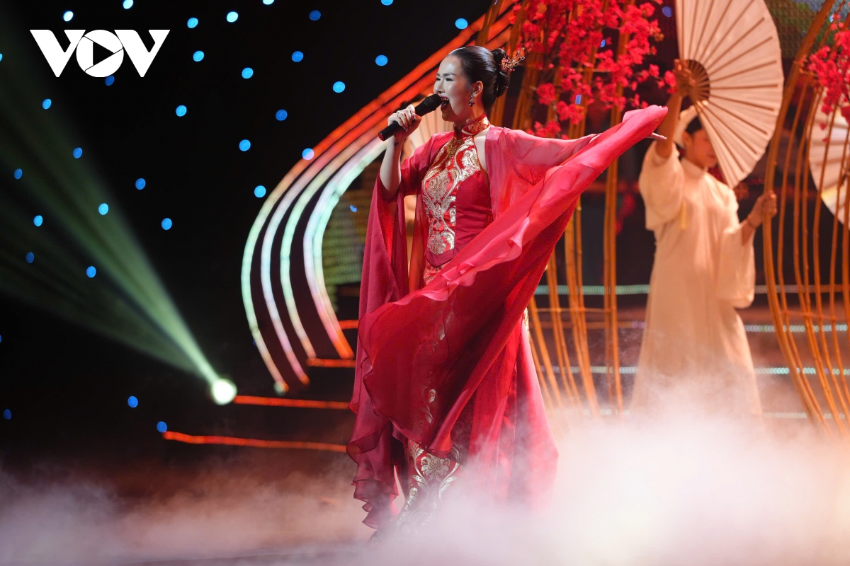 cam xuc dang trao trong voi Dang ven toan niem tin yeu huong toi Dai hoi xiv hinh anh 6