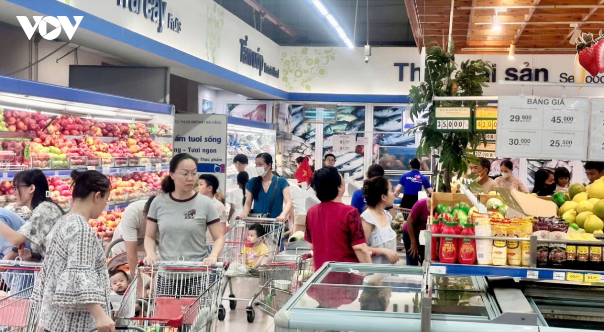 Dau nam moi, luong khach mua sam tai cac cho, sieu thi o Da nang tang 40 den 50 hinh anh 5