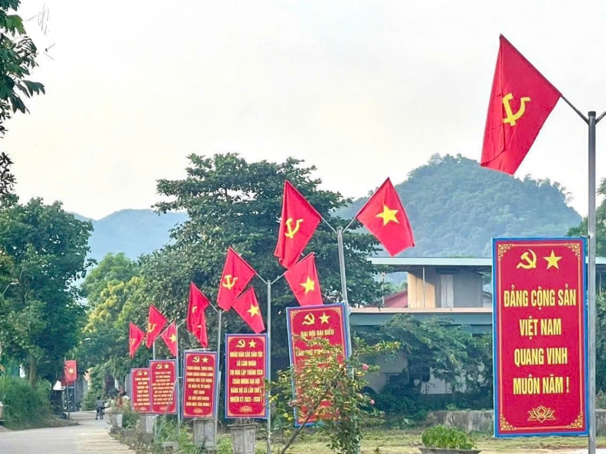 tu pho thi den vung cao, lao cai trang hoang ruc ro chao mung Dai hoi xiv hinh anh 5