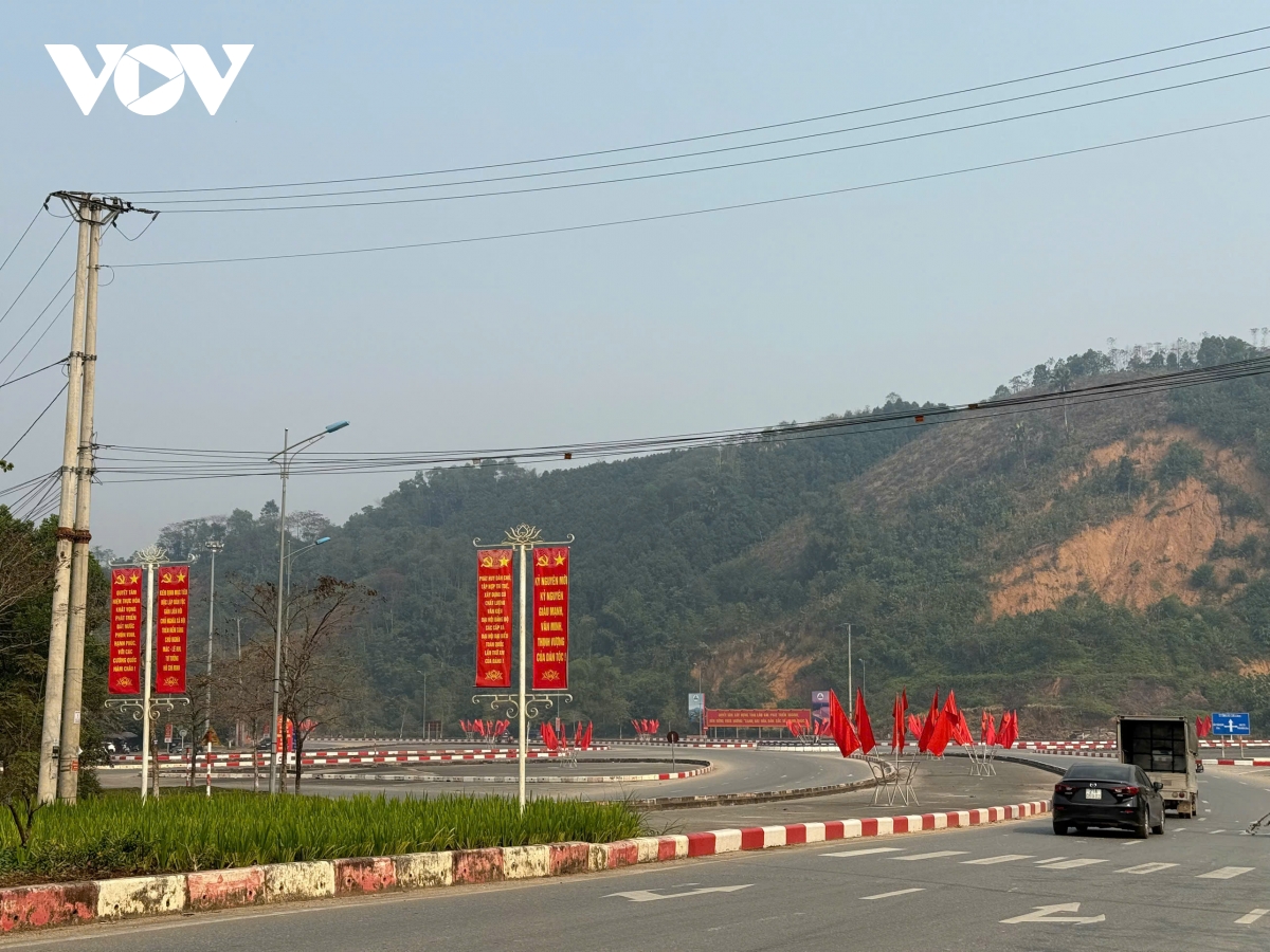 tu pho thi den vung cao, lao cai trang hoang ruc ro chao mung Dai hoi xiv hinh anh 6