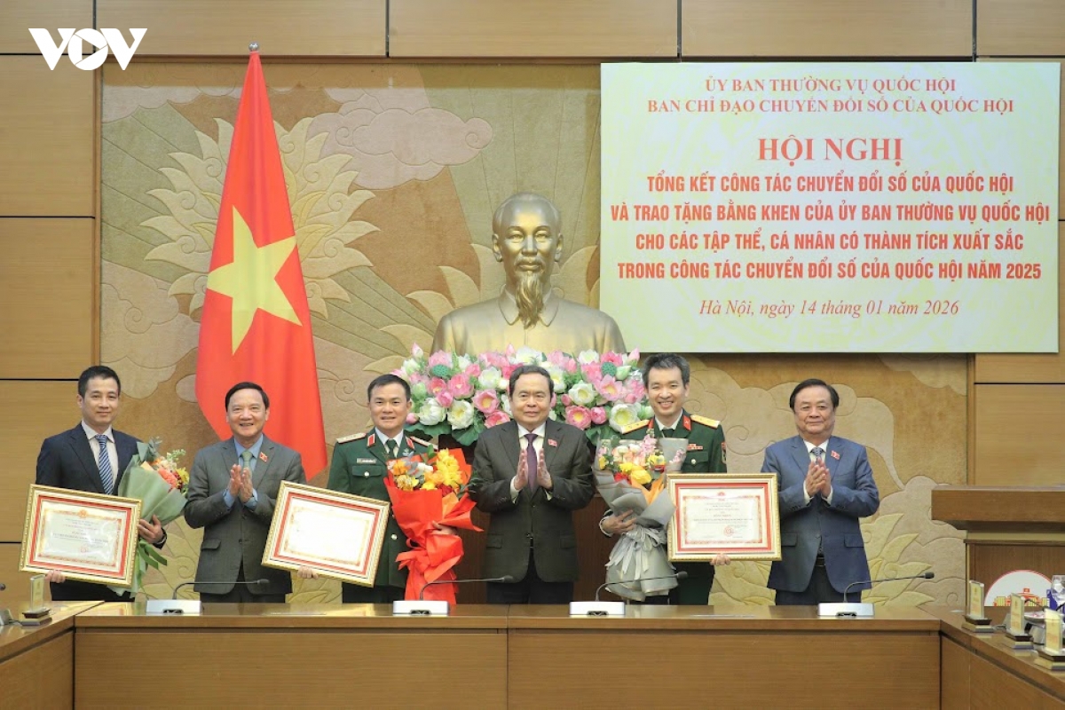 hoi nghi tong ket cong tac chuyen doi so quoc hoi hinh anh 3