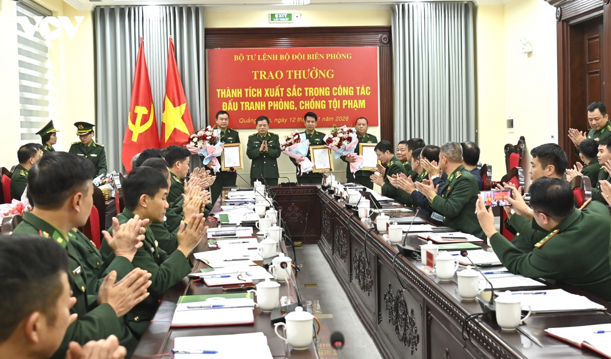 bo doi bien phong quang ninh triet pha hang loat duong day buon lau hinh anh 2