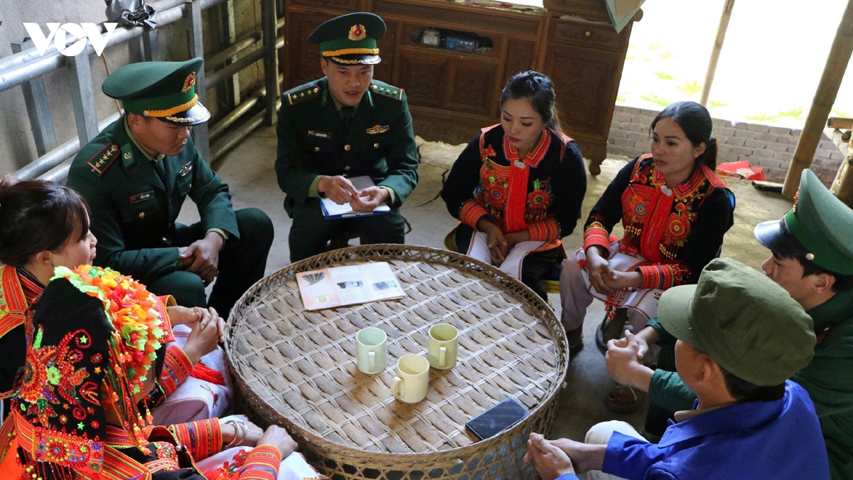 Doi thay o nhung ban ngheo noi phen giau hinh anh 1