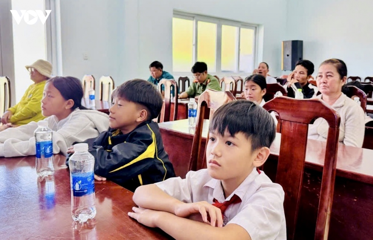 xa ven bien binh chau, tp.hcm do dau cho tre em co nguoi than mat vi covid-19 hinh anh 1