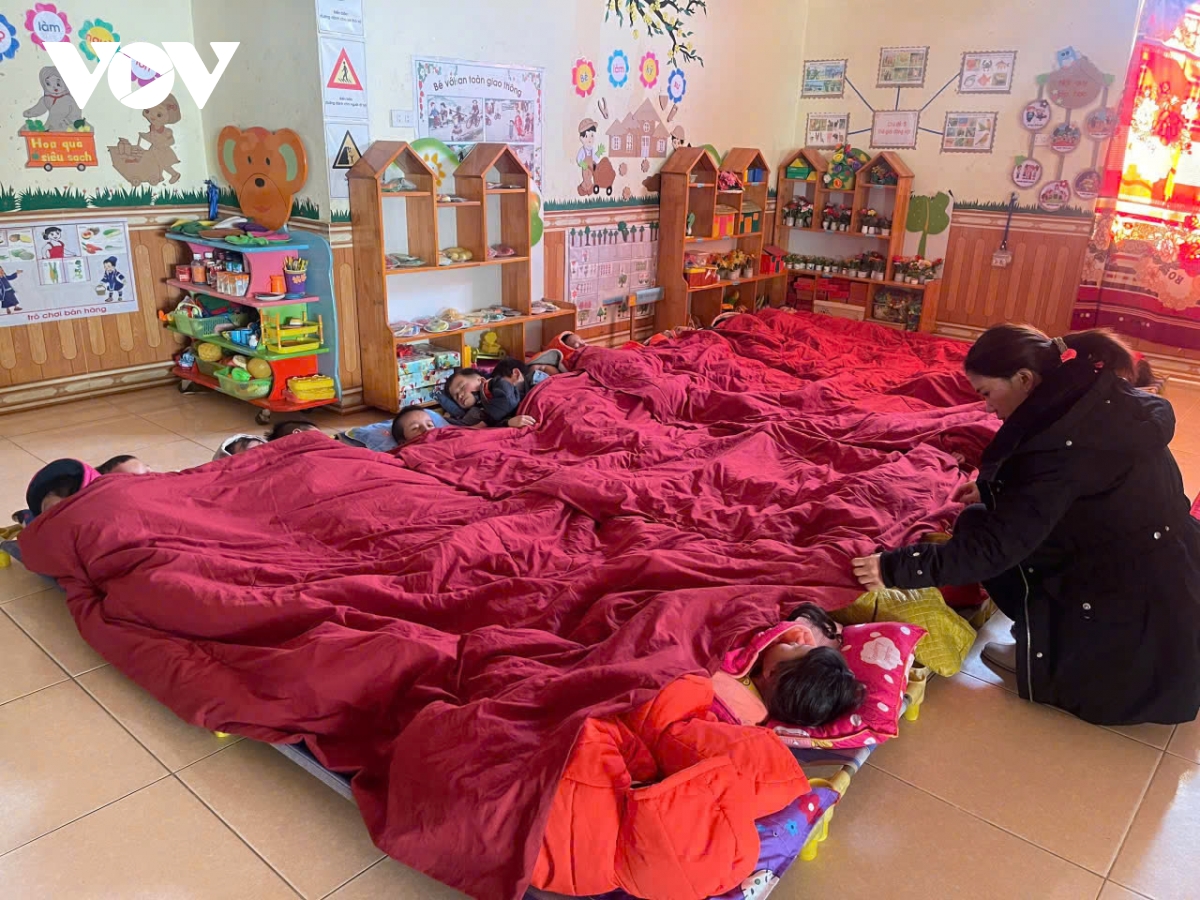 giu am cho hoc sinh vung cao trong nhung ngay ret dam hinh anh 3