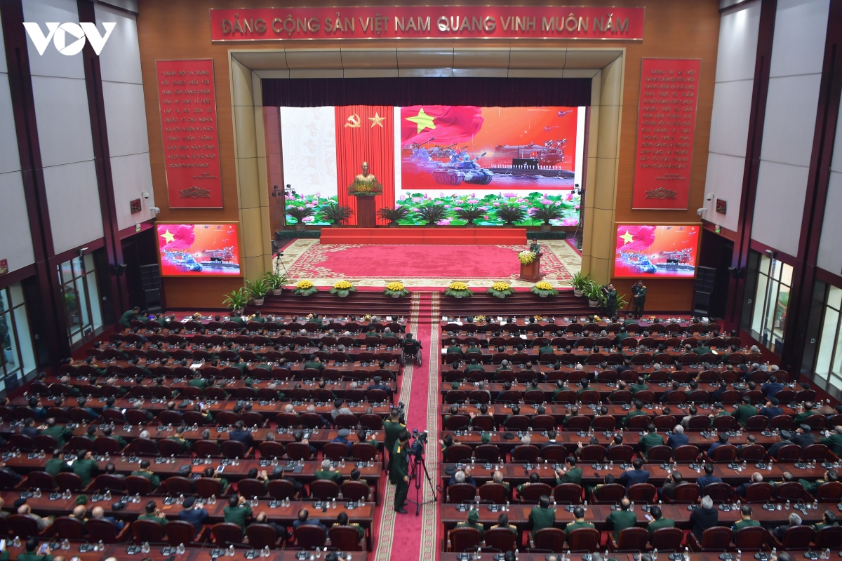 bo quoc phong gap mat can bo cao cap quan doi nghi huu, nghi cong tac hinh anh 1