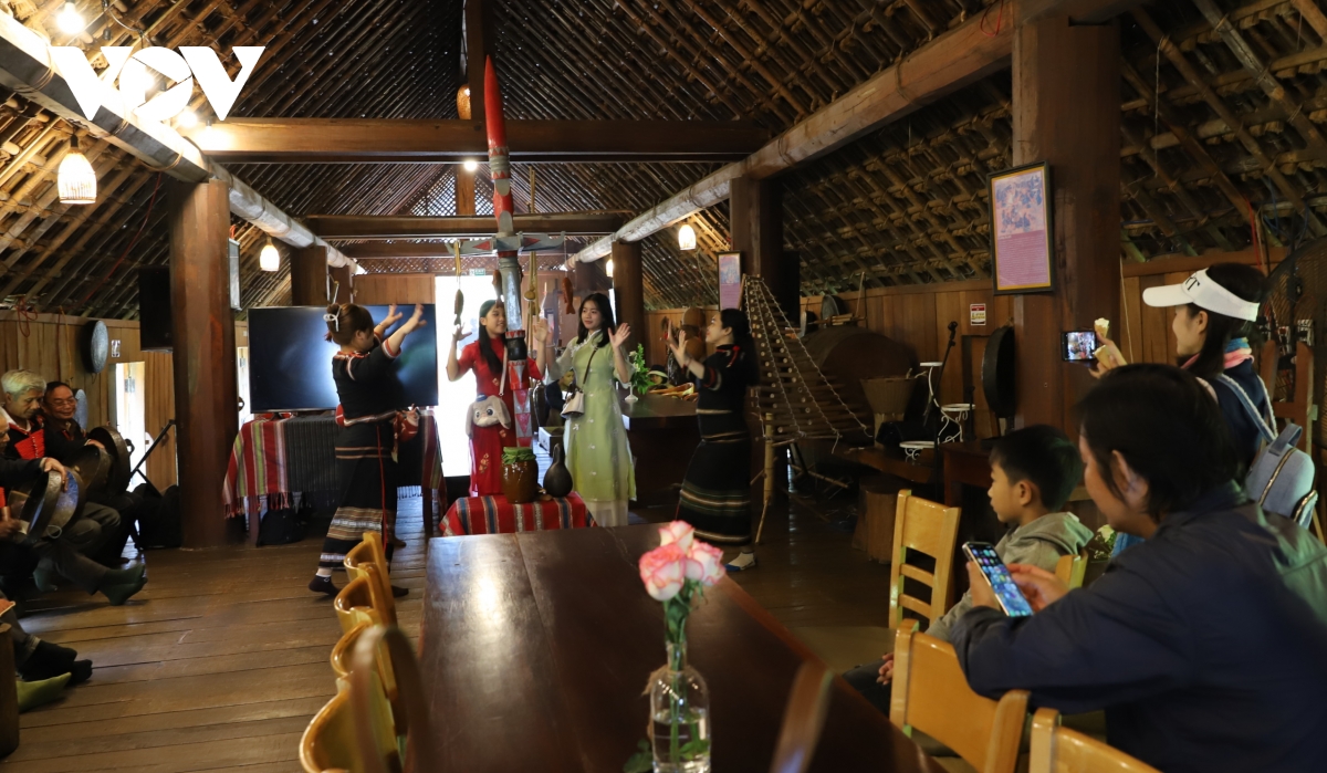 ban sac van hoa cong dong hut khach den Dak lak dip dau nam hinh anh 2