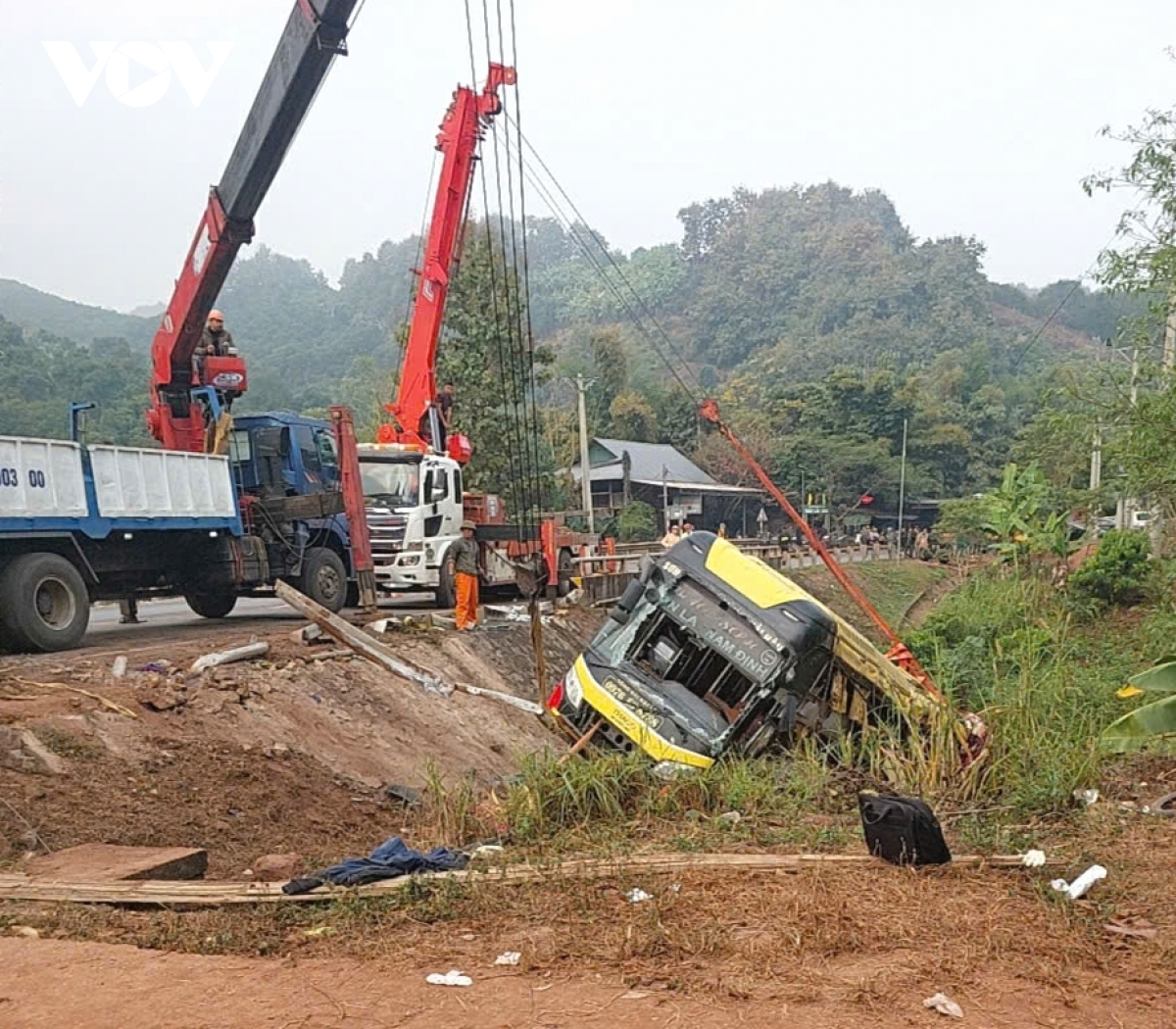 lat xe khach o son la khien 3 nguoi tu vong hinh anh 2