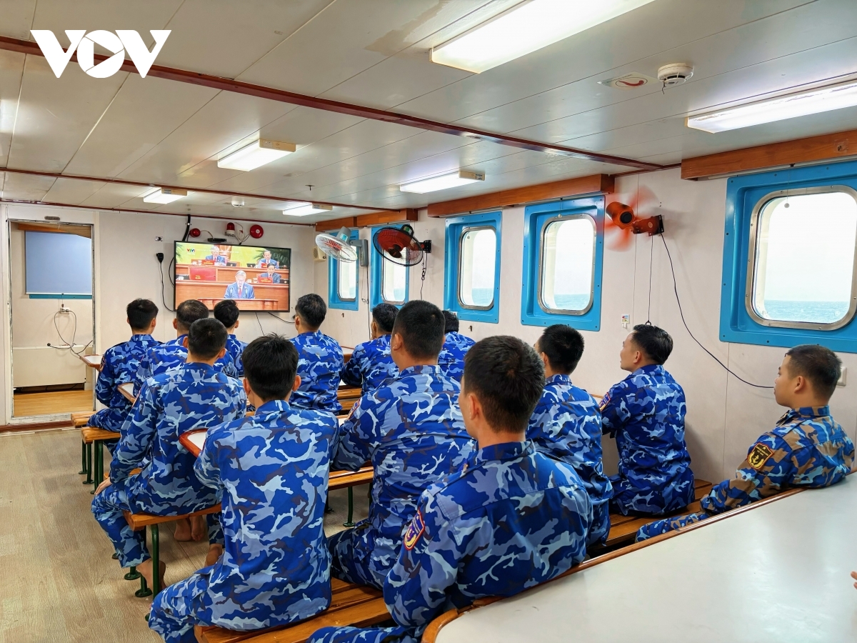 tu bien xa, can bo chien si tau csb 7011 gui niem tin ve Dai hoi xiv cua Dang hinh anh 3