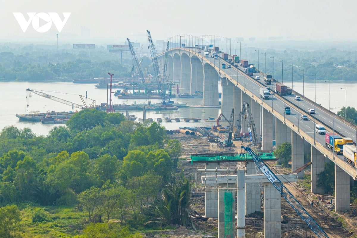 cong truong thi cong cao toc xoay xo giua con sot khan hiem nhien lieu hinh anh 4