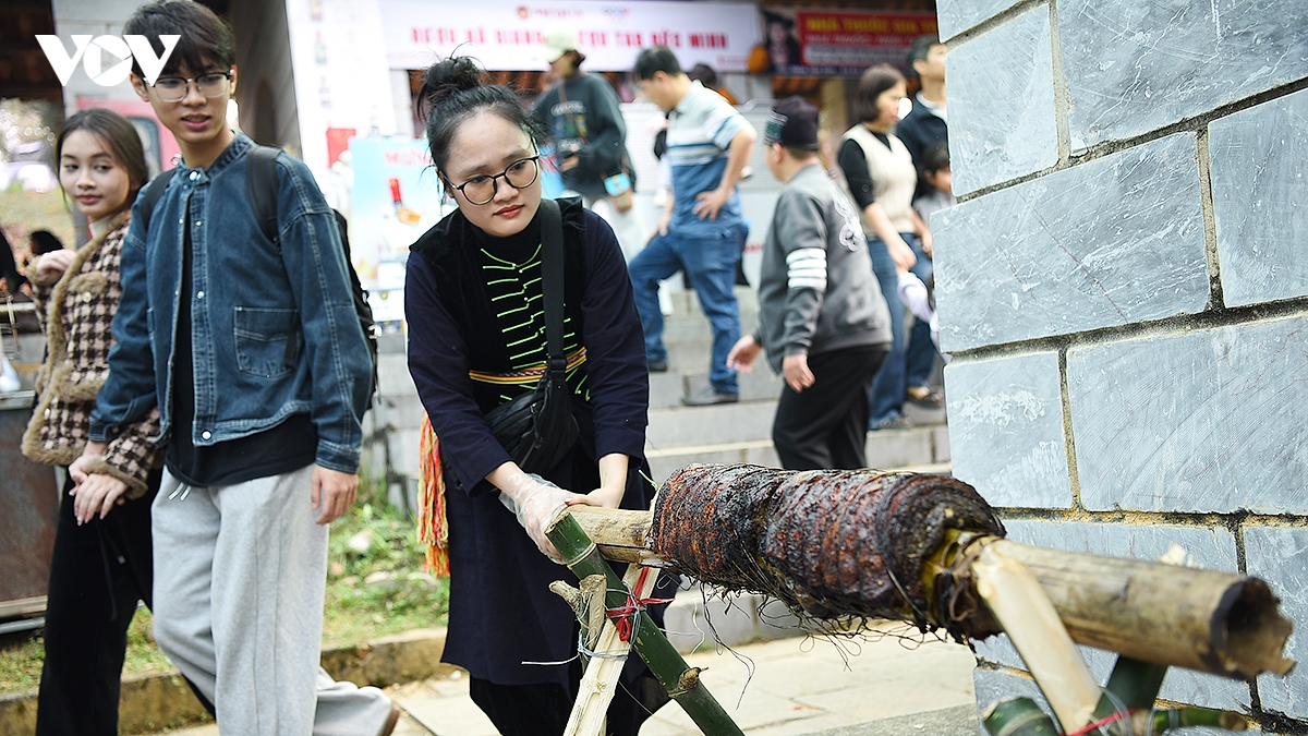 nguoi dan ron rang den cho phien vung cao dau nam moi giua long ha noi hinh anh 13