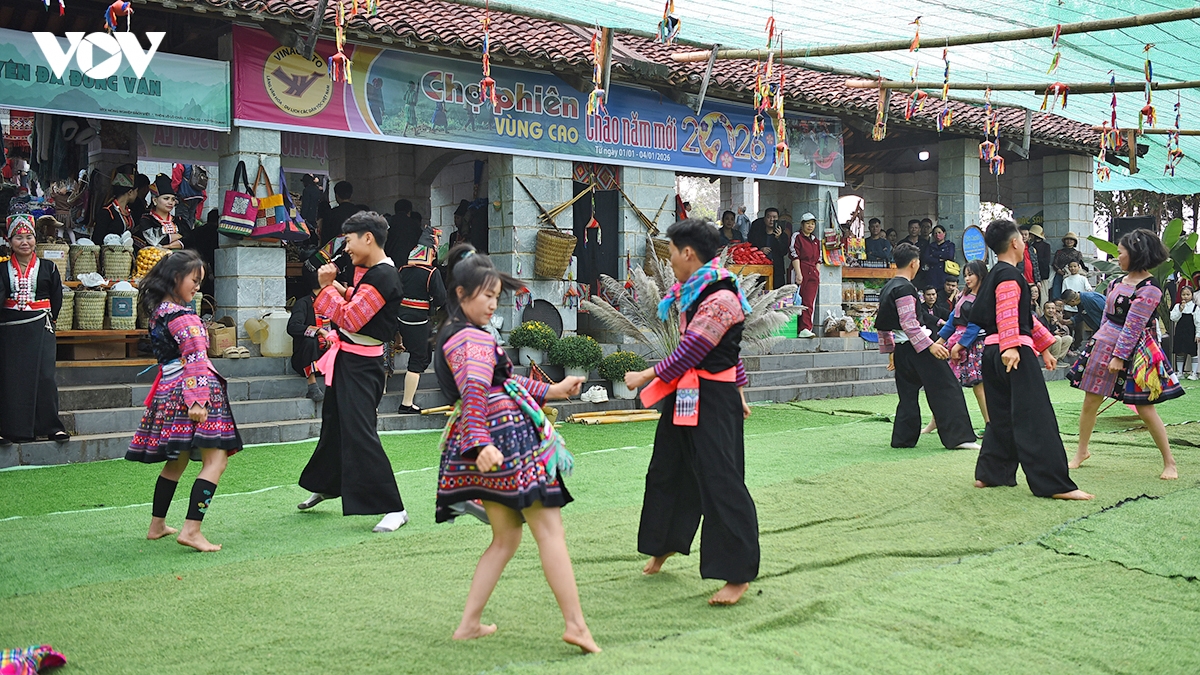  xuan que huong tai lang van hoa du lich cac dan toc viet nam hinh anh 2