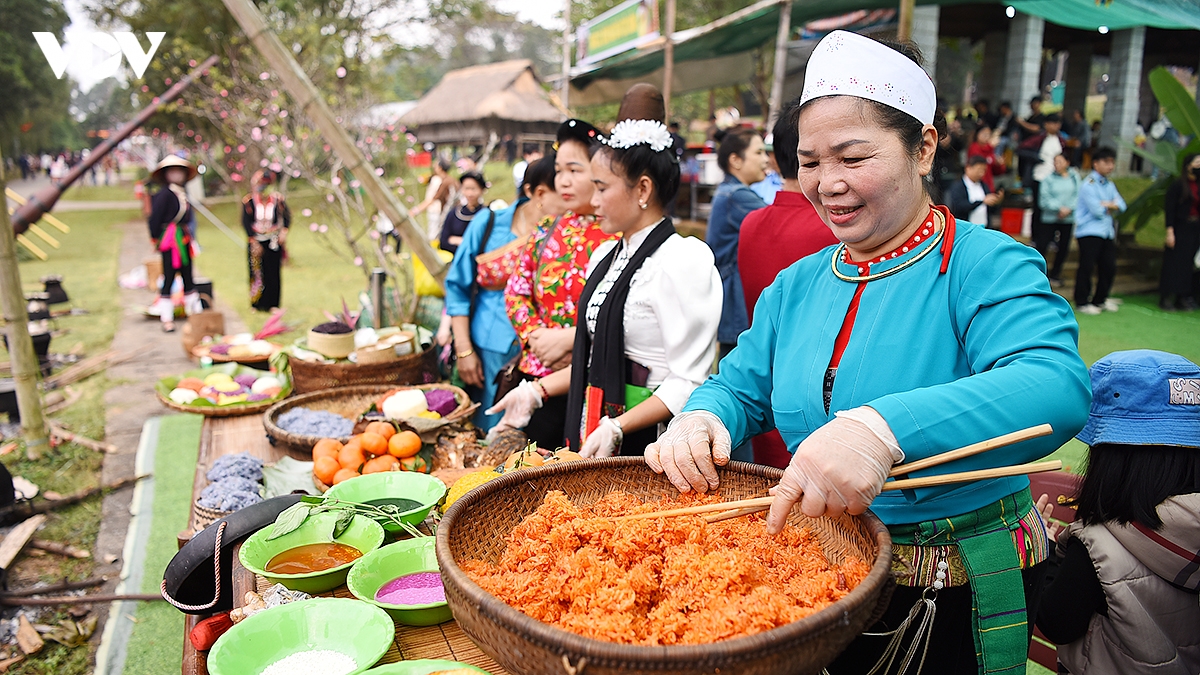 nguoi dan ron rang den cho phien vung cao dau nam moi giua long ha noi hinh anh 4